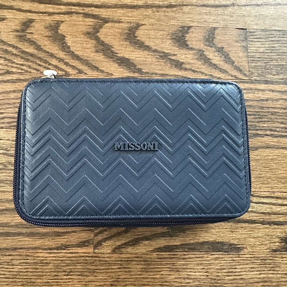 NEW unopened Delta One x MISSONI amenity travel kit/case in navy blue